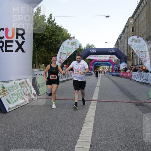 06.09.2026 - CURREX Alsterlauf Yannick Fuchs http://msf.ph/oto/10228013 06.09.2026 10:32:25 Ziel 2212, 4002, 5857 meine-sportfotos.de