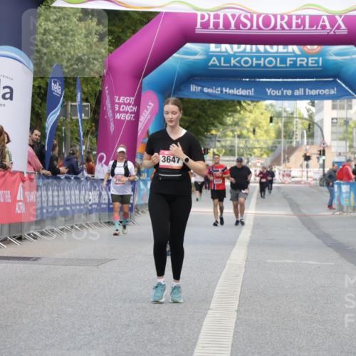 06.09.2026 - CURREX Alsterlauf Yannick Fuchs http://msf.ph/oto/10228018 06.09.2026 10:32:28 Ziel 2212, 4002, 5857 meine-sportfotos.de