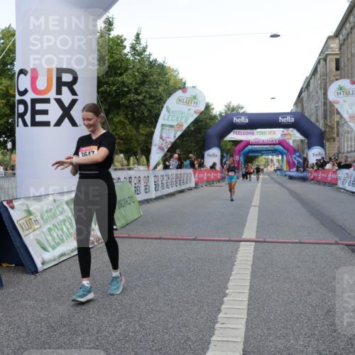06.09.2026 - CURREX Alsterlauf Yannick Fuchs http://msf.ph/oto/10228026 06.09.2026 10:32:36 Ziel 3647, 3734 meine-sportfotos.de