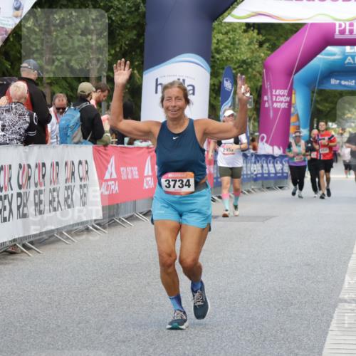 06.09.2026 - CURREX Alsterlauf Yannick Fuchs http://msf.ph/oto/10228028 06.09.2026 10:32:38 Ziel 3647, 3734 meine-sportfotos.de
