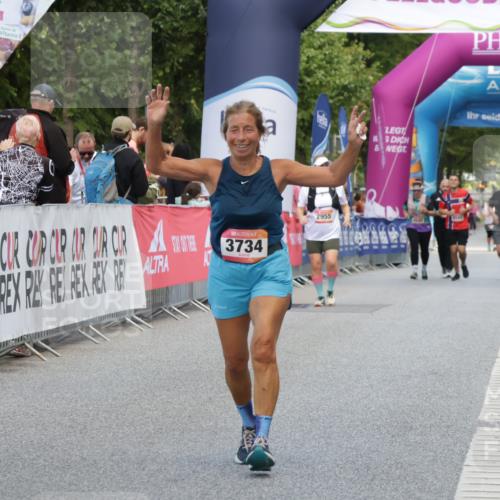 06.09.2026 - CURREX Alsterlauf Yannick Fuchs http://msf.ph/oto/10228029 06.09.2026 10:32:38 Ziel 3647, 3734 meine-sportfotos.de