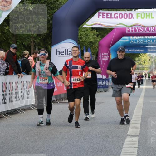 06.09.2026 - CURREX Alsterlauf Yannick Fuchs http://msf.ph/oto/10228045 06.09.2026 10:32:52 Ziel 2955, 4346, 4542, 4543, 5019 meine-sportfotos.de