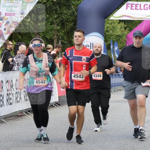 06.09.2026 - CURREX Alsterlauf Yannick Fuchs http://msf.ph/oto/10228048 06.09.2026 10:32:53 Ziel 2955, 4346, 4542, 4543, 5019 meine-sportfotos.de