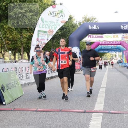 06.09.2026 - CURREX Alsterlauf Yannick Fuchs http://msf.ph/oto/10228051 06.09.2026 10:32:55 Ziel 2955, 4346, 4542, 4543, 5019 meine-sportfotos.de