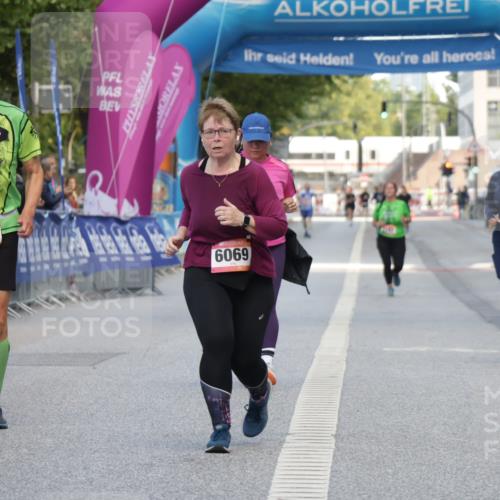 06.09.2026 - CURREX Alsterlauf Yannick Fuchs http://msf.ph/oto/10228068 06.09.2026 10:33:25 Ziel 6029 meine-sportfotos.de