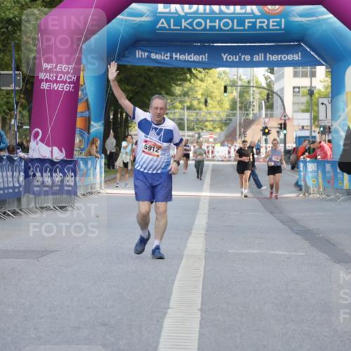 06.09.2026 - CURREX Alsterlauf Yannick Fuchs http://msf.ph/oto/10228103 06.09.2026 10:34:26 Ziel 3071, 3088 meine-sportfotos.de