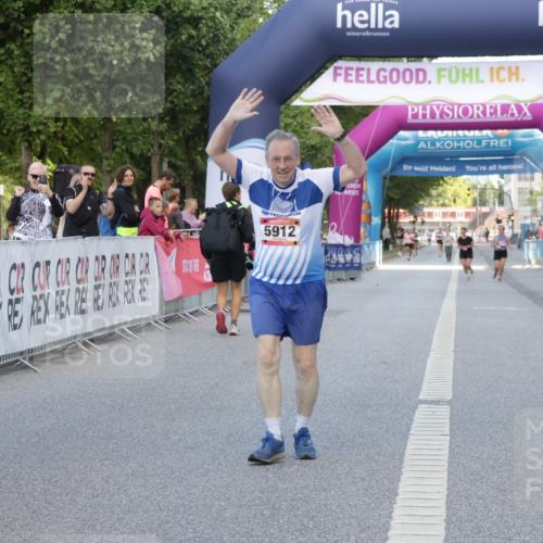 06.09.2026 - CURREX Alsterlauf Yannick Fuchs http://msf.ph/oto/10228112 06.09.2026 10:34:36 Ziel 5912 meine-sportfotos.de