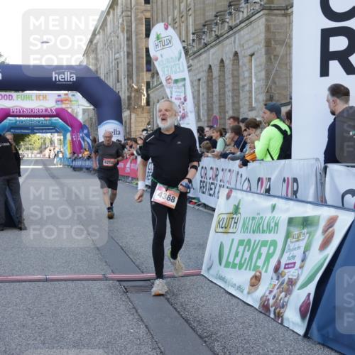 06.09.2026 - CURREX Alsterlauf Yannick Fuchs http://msf.ph/oto/10228173 06.09.2026 10:37:32 Ziel 4368, 6215 meine-sportfotos.de