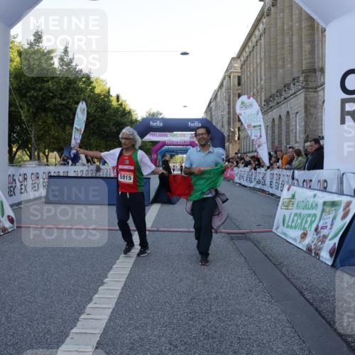 06.09.2026 - CURREX Alsterlauf Yannick Fuchs http://msf.ph/oto/10228196 06.09.2026 10:39:49 Ziel 5905, 5915 meine-sportfotos.de