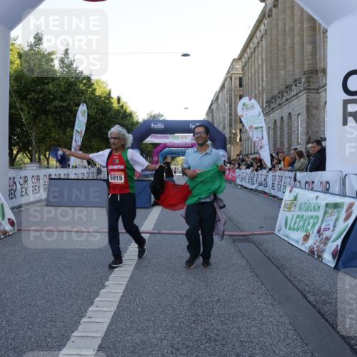 06.09.2026 - CURREX Alsterlauf Yannick Fuchs http://msf.ph/oto/10228197 06.09.2026 10:39:49 Ziel 5905, 5915 meine-sportfotos.de