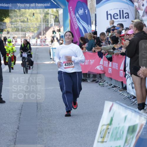 06.09.2026 - CURREX Alsterlauf Yannick Fuchs http://msf.ph/oto/10228212 06.09.2026 10:45:34 Ziel  meine-sportfotos.de