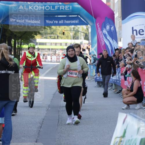 06.09.2026 - CURREX Alsterlauf Yannick Fuchs http://msf.ph/oto/10228218 06.09.2026 10:45:55 Ziel  meine-sportfotos.de