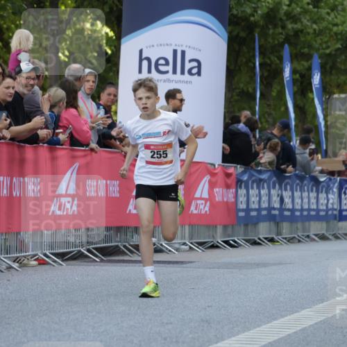 06.09.2026 - CURREX Alsterlauf Yannick Fuchs http://msf.ph/oto/10228287 06.09.2026 10:52:01 Ziel 255 meine-sportfotos.de