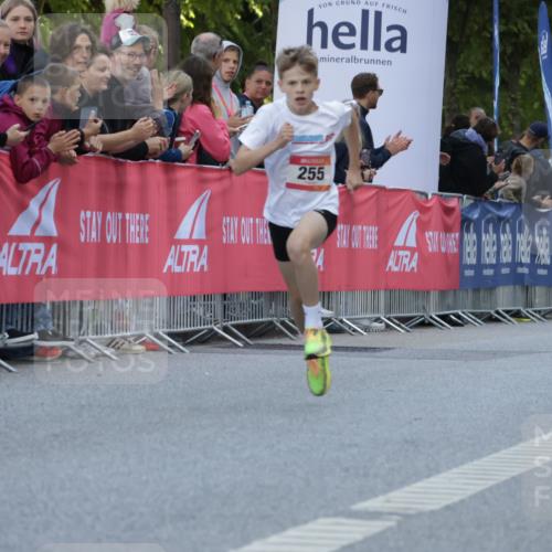 06.09.2026 - CURREX Alsterlauf Yannick Fuchs http://msf.ph/oto/10228288 06.09.2026 10:52:01 Ziel 255 meine-sportfotos.de