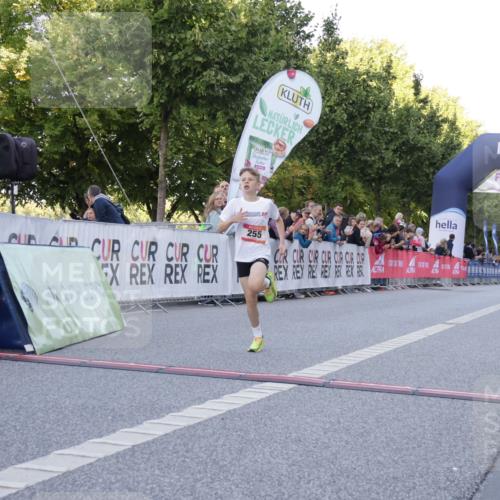 06.09.2026 - CURREX Alsterlauf Yannick Fuchs http://msf.ph/oto/10228291 06.09.2026 10:52:04 Ziel 255 meine-sportfotos.de
