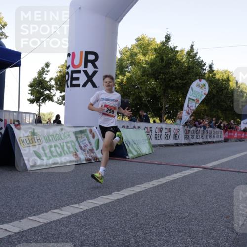 06.09.2026 - CURREX Alsterlauf Yannick Fuchs http://msf.ph/oto/10228297 06.09.2026 10:52:05 Ziel 255 meine-sportfotos.de