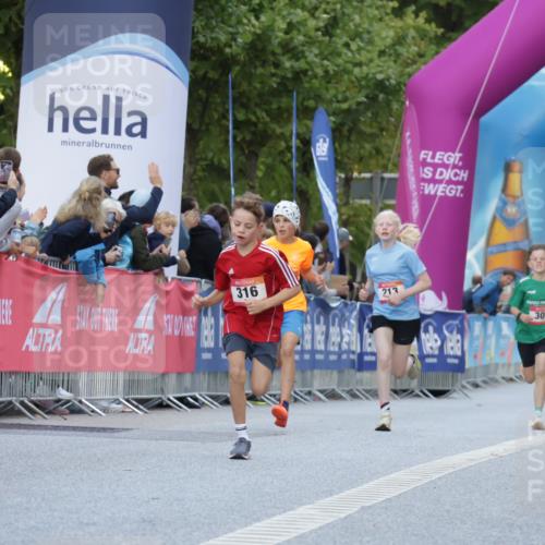 06.09.2026 - CURREX Alsterlauf Yannick Fuchs http://msf.ph/oto/10228328 06.09.2026 10:52:28 Ziel 200 meine-sportfotos.de