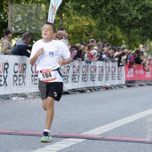 06.09.2026 - CURREX Alsterlauf Yannick Fuchs http://msf.ph/oto/10228367 06.09.2026 10:52:43 Ziel 161, 174, 182, 184, 213, 268, 281, 307, 355, 408, 409, 452 meine-sportfotos.de