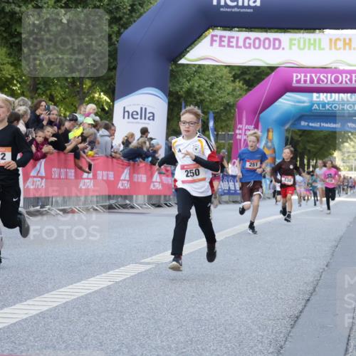 06.09.2026 - CURREX Alsterlauf Yannick Fuchs http://msf.ph/oto/10228403 06.09.2026 10:52:54 Ziel 151, 178, 222, 223, 250, 251, 280, 293, 355, 374, 388, 408 meine-sportfotos.de