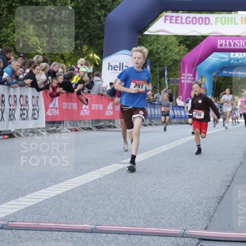 06.09.2026 - CURREX Alsterlauf Yannick Fuchs http://msf.ph/oto/10228413 06.09.2026 10:52:56 Ziel 151, 158, 178, 222, 223, 250, 251, 280, 293, 374, 388, 430 meine-sportfotos.de