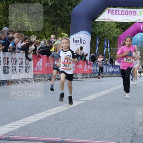 06.09.2026 - CURREX Alsterlauf Yannick Fuchs http://msf.ph/oto/10228428 06.09.2026 10:53:01 Ziel 151, 158, 222, 223, 246, 250, 251, 280, 282, 303, 374, 430 meine-sportfotos.de