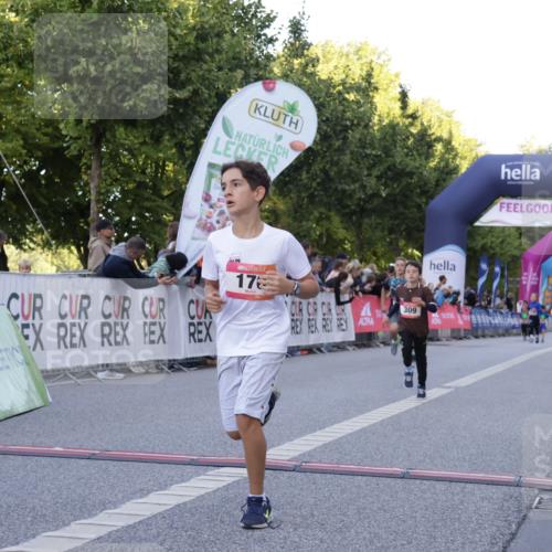 06.09.2026 - CURREX Alsterlauf Yannick Fuchs http://msf.ph/oto/10228461 06.09.2026 10:53:12 Ziel 168, 170, 183, 247, 272, 303, 309, 432, 8182 meine-sportfotos.de