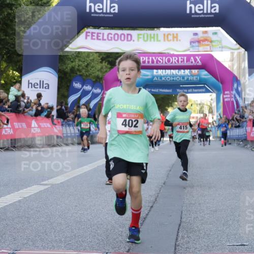 06.09.2026 - CURREX Alsterlauf Yannick Fuchs http://msf.ph/oto/10228509 06.09.2026 10:53:34 Ziel 190, 233, 263, 265, 266, 274, 275, 306, 314, 330, 336, 338, 402, 415, 445, 8124, 8180, 8181, 8329 meine-sportfotos.de