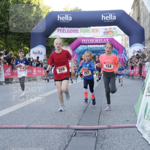 06.09.2026 - CURREX Alsterlauf Yannick Fuchs http://msf.ph/oto/10228533 06.09.2026 10:53:41 Ziel 154, 159, 214, 219, 257, 259, 263, 265, 266, 274, 286, 306, 330, 401, 402, 415, 445, 8123, 8181 meine-sportfotos.de