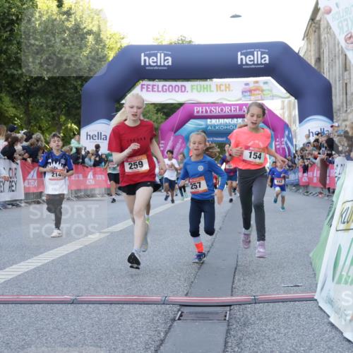 06.09.2026 - CURREX Alsterlauf Yannick Fuchs http://msf.ph/oto/10228534 06.09.2026 10:53:41 Ziel 154, 159, 214, 219, 257, 259, 263, 265, 266, 274, 286, 306, 330, 401, 402, 415, 445, 8123, 8181 meine-sportfotos.de