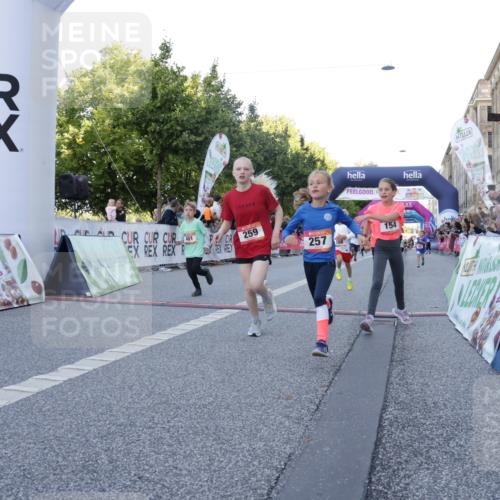 06.09.2026 - CURREX Alsterlauf Yannick Fuchs http://msf.ph/oto/10228537 06.09.2026 10:53:43 Ziel 154, 159, 169, 214, 219, 257, 259, 265, 266, 286, 306, 330, 401, 415, 442, 445, 8123 meine-sportfotos.de