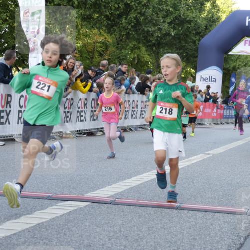 06.09.2026 - CURREX Alsterlauf Yannick Fuchs http://msf.ph/oto/10228576 06.09.2026 10:53:59 Ziel 157, 172, 185, 195, 203, 208, 216, 218, 221, 243, 292, 302, 320, 334, 362, 379, 404, 414, 418, 443, 8101, 8196, 8221 meine-sportfotos.de