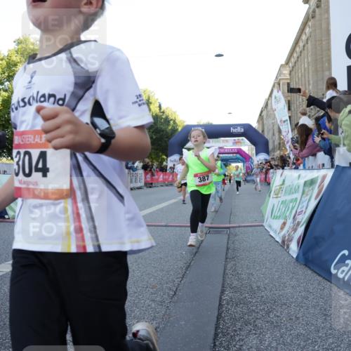 06.09.2026 - CURREX Alsterlauf Yannick Fuchs http://msf.ph/oto/10228657 06.09.2026 10:54:27 Ziel 162, 179, 207, 239, 240, 278, 284, 285, 304, 318, 326, 329, 333, 357, 361, 365, 372, 387, 390, 431, 444, 456, 8087, 8343 meine-sportfotos.de