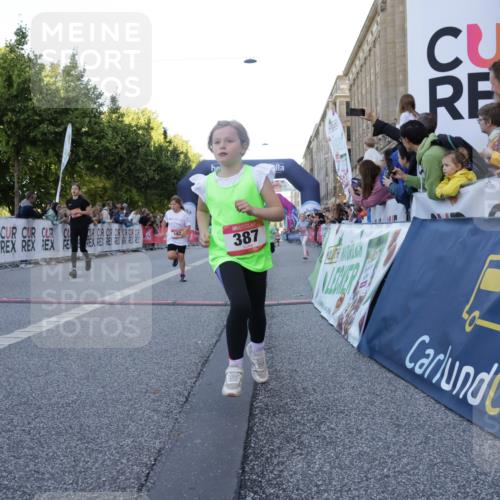 06.09.2026 - CURREX Alsterlauf Yannick Fuchs http://msf.ph/oto/10228658 06.09.2026 10:54:28 Ziel 162, 179, 207, 239, 240, 278, 284, 285, 297, 304, 318, 326, 329, 333, 343, 357, 361, 365, 372, 387, 390, 431, 444, 456, 8087, 8343 meine-sportfotos.de