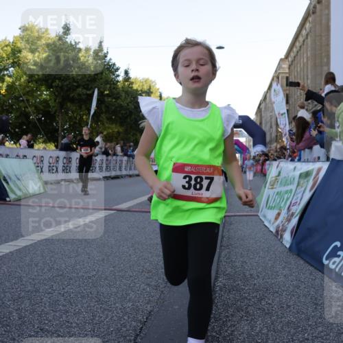 06.09.2026 - CURREX Alsterlauf Yannick Fuchs http://msf.ph/oto/10228661 06.09.2026 10:54:28 Ziel 162, 179, 207, 239, 240, 278, 284, 285, 297, 304, 318, 326, 329, 333, 343, 357, 361, 365, 372, 387, 390, 431, 444, 456, 8087, 8343 meine-sportfotos.de