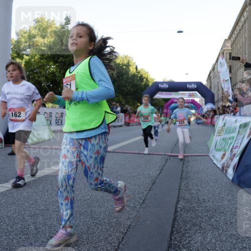06.09.2026 - CURREX Alsterlauf Yannick Fuchs http://msf.ph/oto/10228667 06.09.2026 10:54:30 Ziel 162, 179, 207, 239, 240, 278, 284, 297, 304, 318, 326, 329, 333, 343, 357, 361, 367, 387, 390, 456, 8343 meine-sportfotos.de