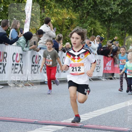 06.09.2026 - CURREX Alsterlauf Yannick Fuchs http://msf.ph/oto/10228694 06.09.2026 10:54:38 Ziel 212, 228, 267, 297, 326, 328, 333, 340, 343, 351, 359, 367, 457, 8343 meine-sportfotos.de