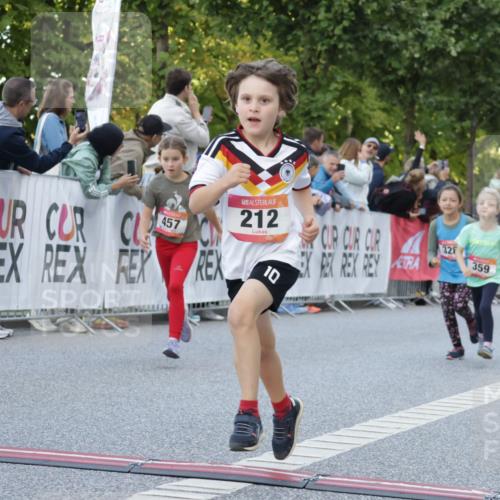 06.09.2026 - CURREX Alsterlauf Yannick Fuchs http://msf.ph/oto/10228695 06.09.2026 10:54:38 Ziel 212, 228, 267, 297, 326, 328, 333, 340, 343, 351, 359, 367, 457, 8343 meine-sportfotos.de