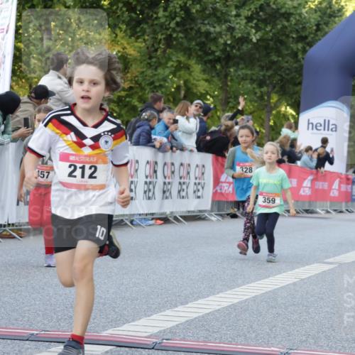 06.09.2026 - CURREX Alsterlauf Yannick Fuchs http://msf.ph/oto/10228696 06.09.2026 10:54:39 Ziel 212, 228, 229, 267, 297, 328, 340, 343, 351, 359, 367, 457, 8343 meine-sportfotos.de