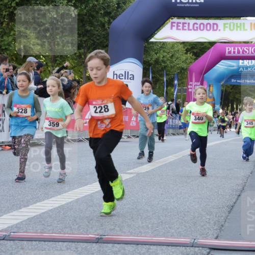 06.09.2026 - CURREX Alsterlauf Yannick Fuchs http://msf.ph/oto/10228697 06.09.2026 10:54:39 Ziel 212, 228, 229, 267, 297, 328, 340, 343, 351, 359, 367, 457, 8343 meine-sportfotos.de
