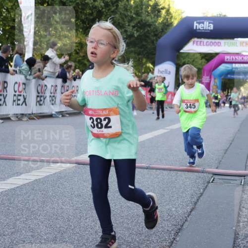 06.09.2026 - CURREX Alsterlauf Yannick Fuchs http://msf.ph/oto/10228716 06.09.2026 10:54:45 Ziel 212, 228, 229, 328, 340, 345, 359, 382, 457 meine-sportfotos.de