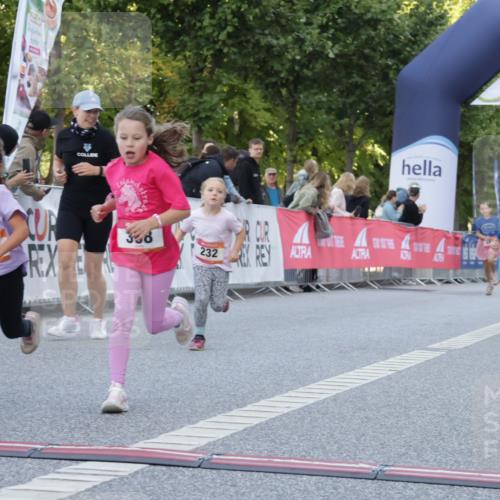 06.09.2026 - CURREX Alsterlauf Yannick Fuchs http://msf.ph/oto/10228793 06.09.2026 10:55:22 Ziel 156, 181, 198, 199, 232, 242, 291, 339, 368, 396, 439, 441, 8067, 8342 meine-sportfotos.de