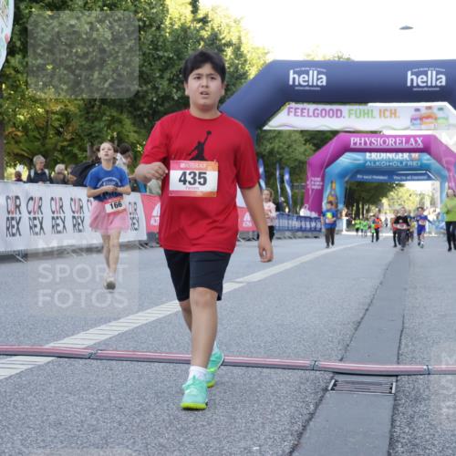 06.09.2026 - CURREX Alsterlauf Yannick Fuchs http://msf.ph/oto/10228805 06.09.2026 10:55:29 Ziel 156, 166, 198, 199, 220, 232, 242, 368, 369, 435 meine-sportfotos.de