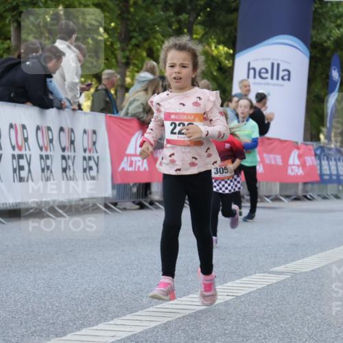 06.09.2026 - CURREX Alsterlauf Yannick Fuchs http://msf.ph/oto/10228809 06.09.2026 10:55:31 Ziel 156, 166, 220, 232, 368, 369, 435 meine-sportfotos.de