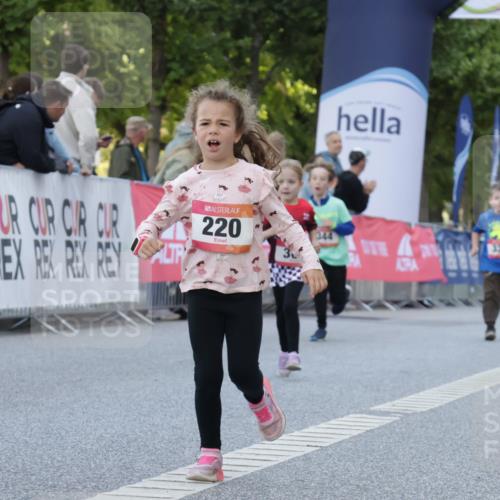 06.09.2026 - CURREX Alsterlauf Yannick Fuchs http://msf.ph/oto/10228810 06.09.2026 10:55:32 Ziel 166, 220, 232, 305, 369, 435 meine-sportfotos.de