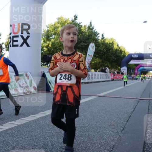 06.09.2026 - CURREX Alsterlauf Yannick Fuchs http://msf.ph/oto/10228831 06.09.2026 10:55:45 Ziel 237, 248, 295, 335, 342, 344, 366, 410, 8169 meine-sportfotos.de