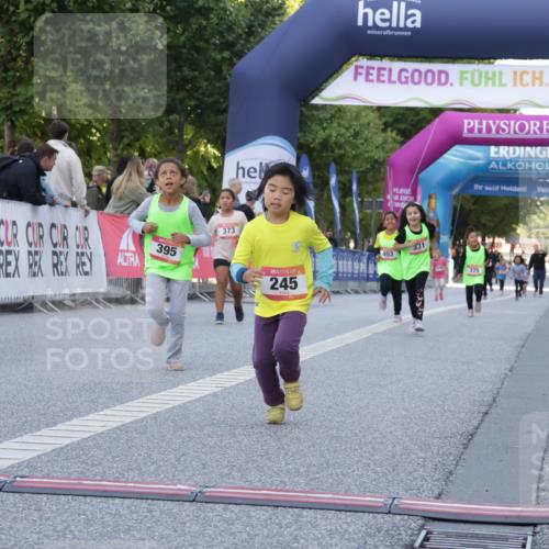 06.09.2026 - CURREX Alsterlauf Yannick Fuchs http://msf.ph/oto/10228837 06.09.2026 10:55:52 Ziel 245, 331, 366, 395, 410 meine-sportfotos.de