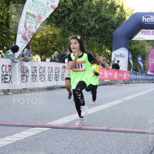 06.09.2026 - CURREX Alsterlauf Yannick Fuchs http://msf.ph/oto/10228843 06.09.2026 10:55:56 Ziel 245, 331, 366, 373, 395, 403 meine-sportfotos.de