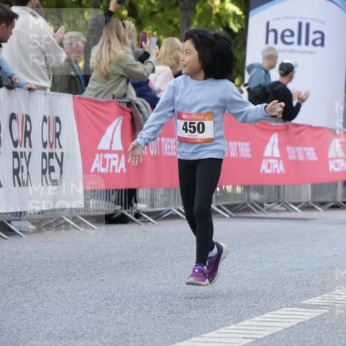 06.09.2026 - CURREX Alsterlauf Yannick Fuchs http://msf.ph/oto/10228860 06.09.2026 10:56:10 Ziel 152, 375, 450 meine-sportfotos.de