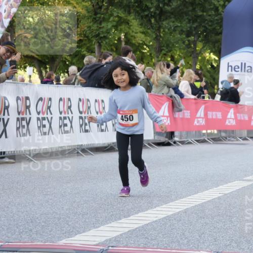 06.09.2026 - CURREX Alsterlauf Yannick Fuchs http://msf.ph/oto/10228865 06.09.2026 10:56:12 Ziel 152, 271, 450, 8168 meine-sportfotos.de