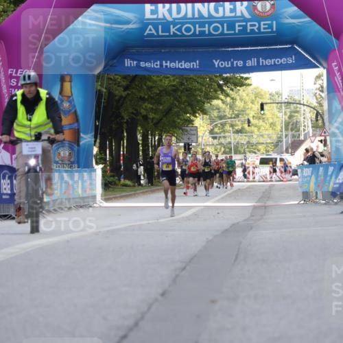 06.09.2026 - CURREX Alsterlauf Yannick Fuchs http://msf.ph/oto/10228896 06.09.2026 11:03:35 Ziel  meine-sportfotos.de